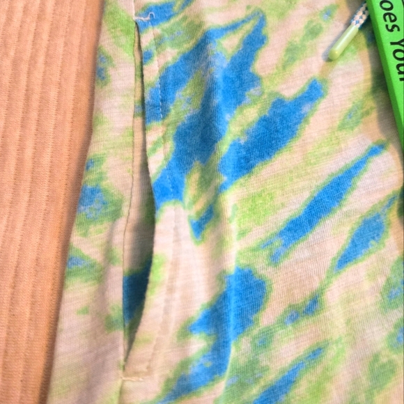 BELLE BY KIM GRAVEL BLUE & GREEN TIE-DYED HOODIE SHIRT WITH POCKETS. SIZE LARGE. - Picture 7 of 9